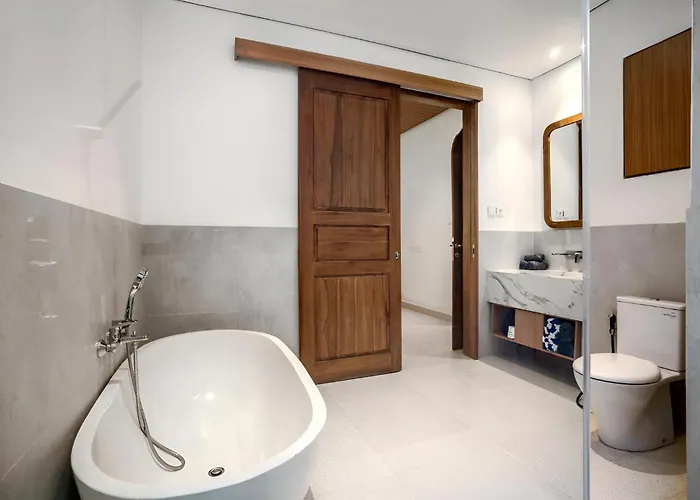 Luxurious 2 Bedroom In Canggu, 8 Minutes From Villa *